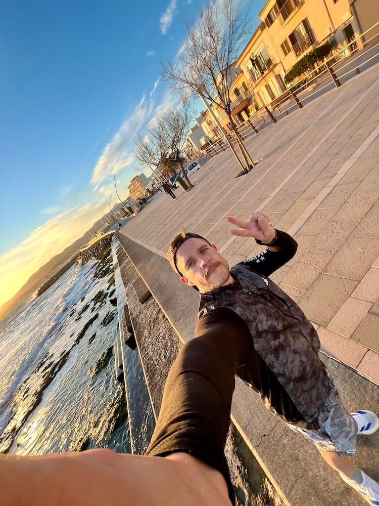 Niko running on the Mallorca coast